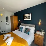 The Rockside 4*